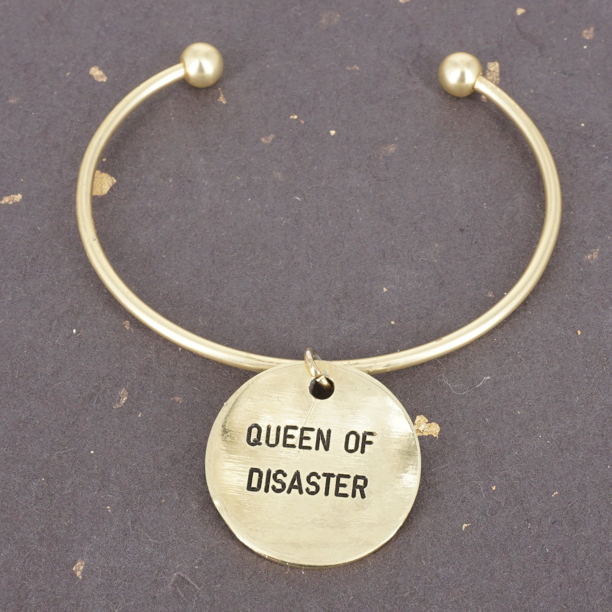 Bracciale medaglietta QUEEN OF DISASTER BRACCIALE MEDAGLIETTA QUEEN OF DISASTER BERC SOPHIE
