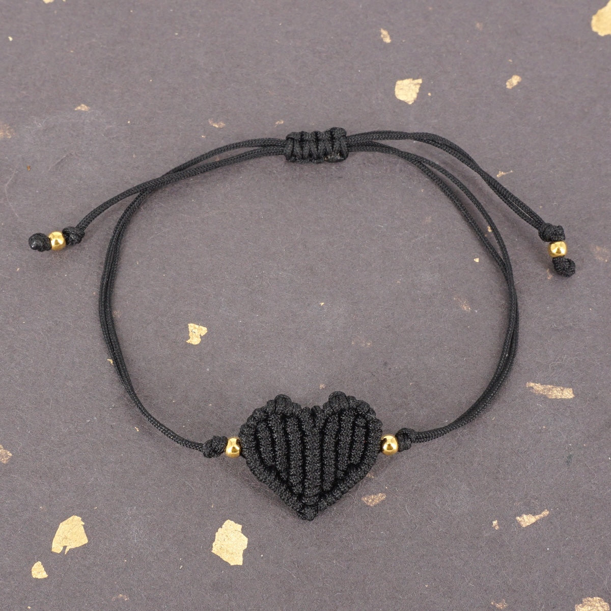 BRACCIALE CUORE BORDATO NERO BRACCIALE CUORE BORDATO NERO NOMADEA