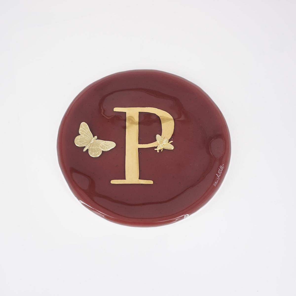 Piatto lettera e charm P PRUGNA PIATTO LETTERA+CHARM P PRUGNA VETRO FUSO