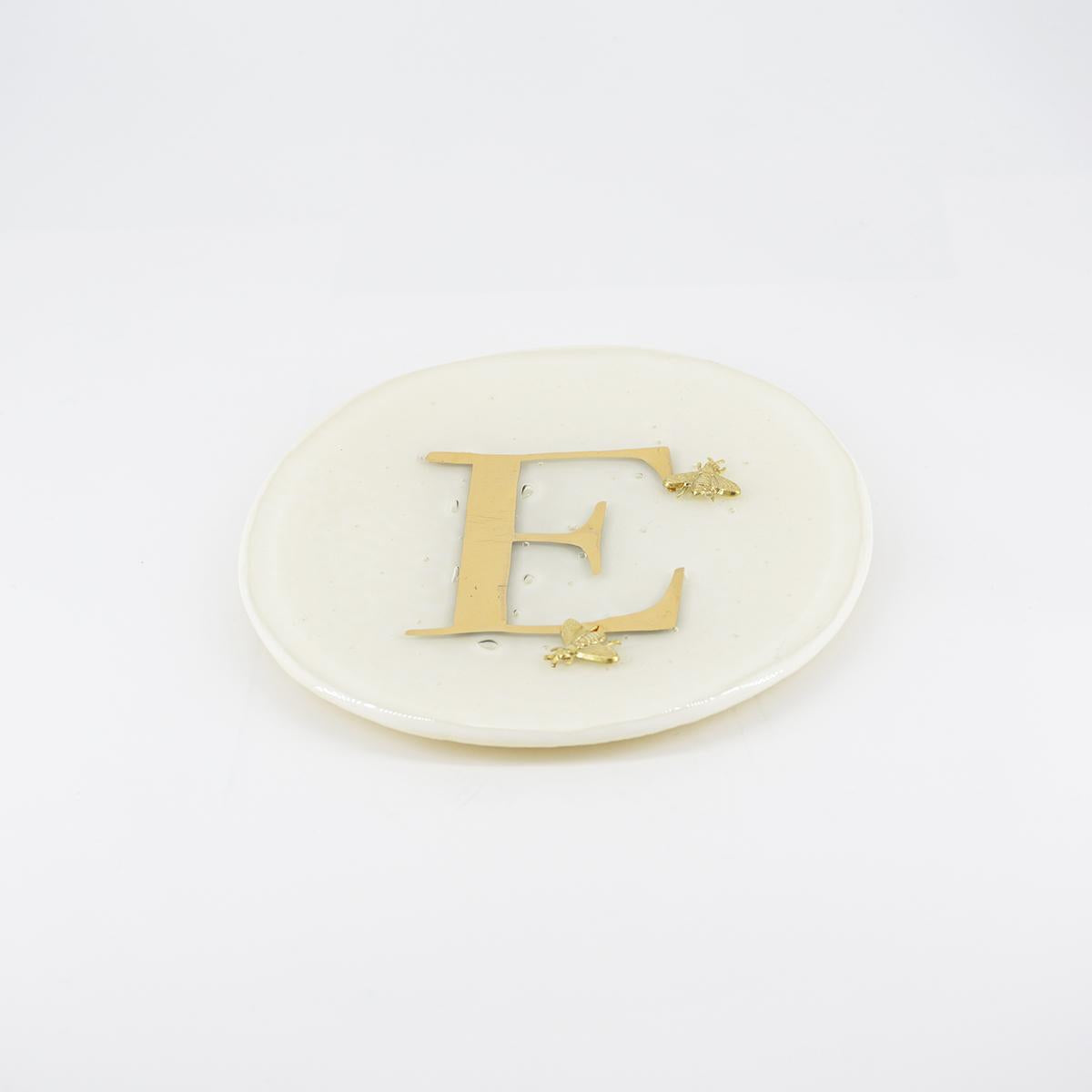 Piatto lettera e charm E AVORIO