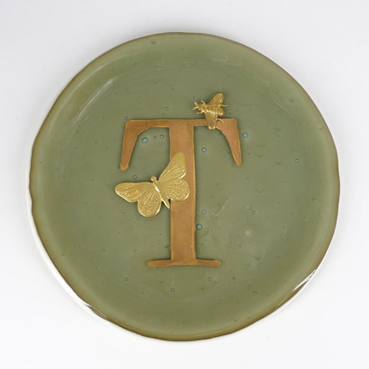 Piatto lettera e charm T SABBIA