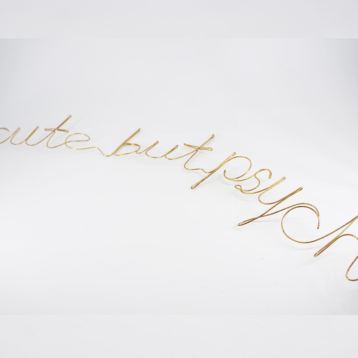 Scritta lineare cute but psycho