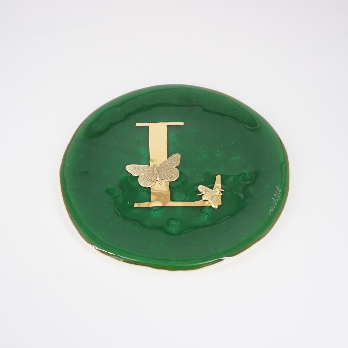 Piatto lettera e charm L GIADA