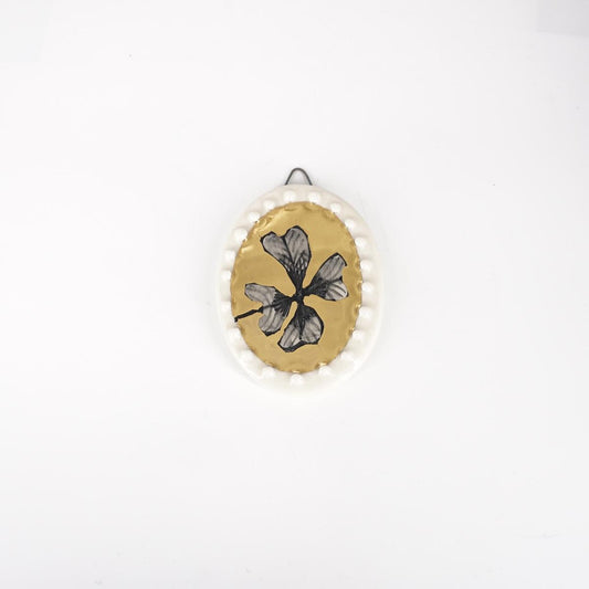 Ovalino QUADRIFOGLIO fondo oro con bollicine