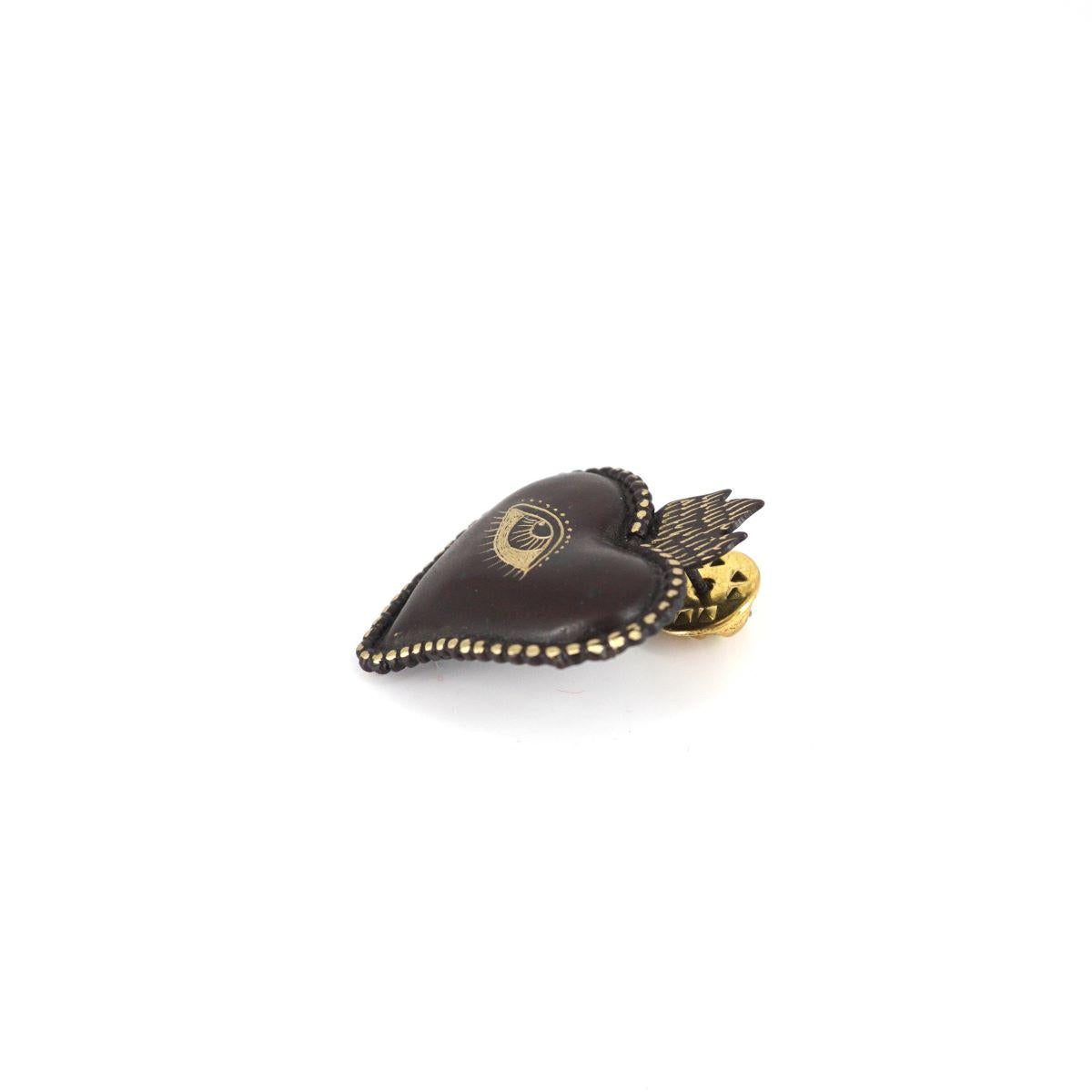 Ex-voto pin