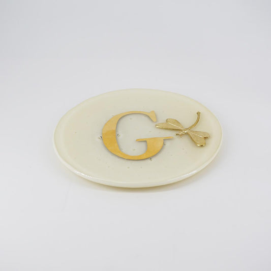 Piatto lettera e charm G AVORIO
