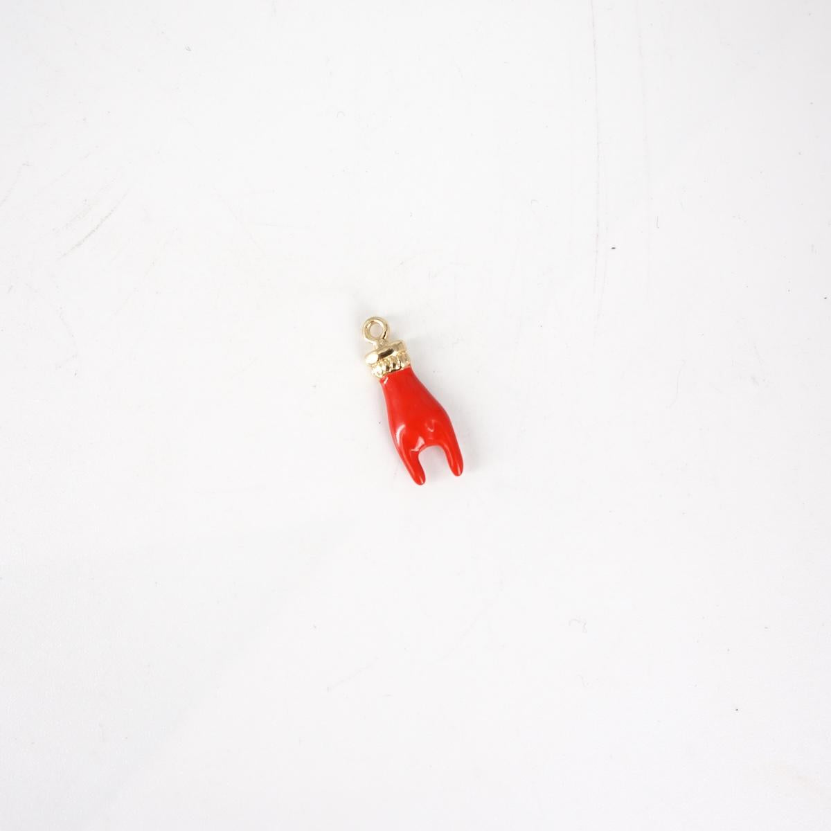 CHARM MANO TIè ROSSO