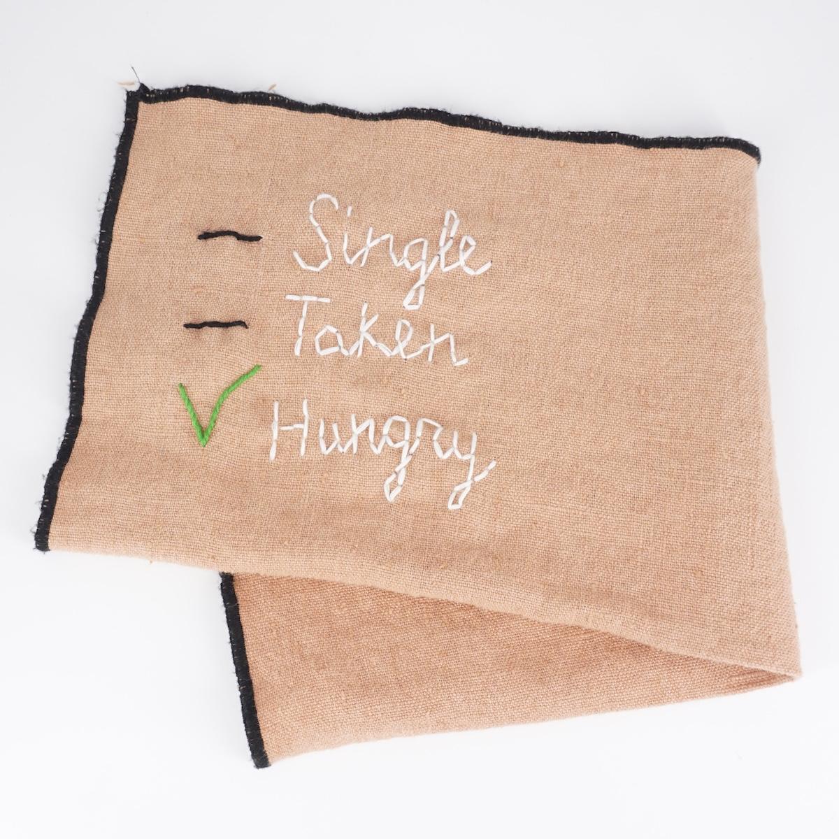 Embroidered placemat SINGLE TAKEN HUNGRY L cimarron