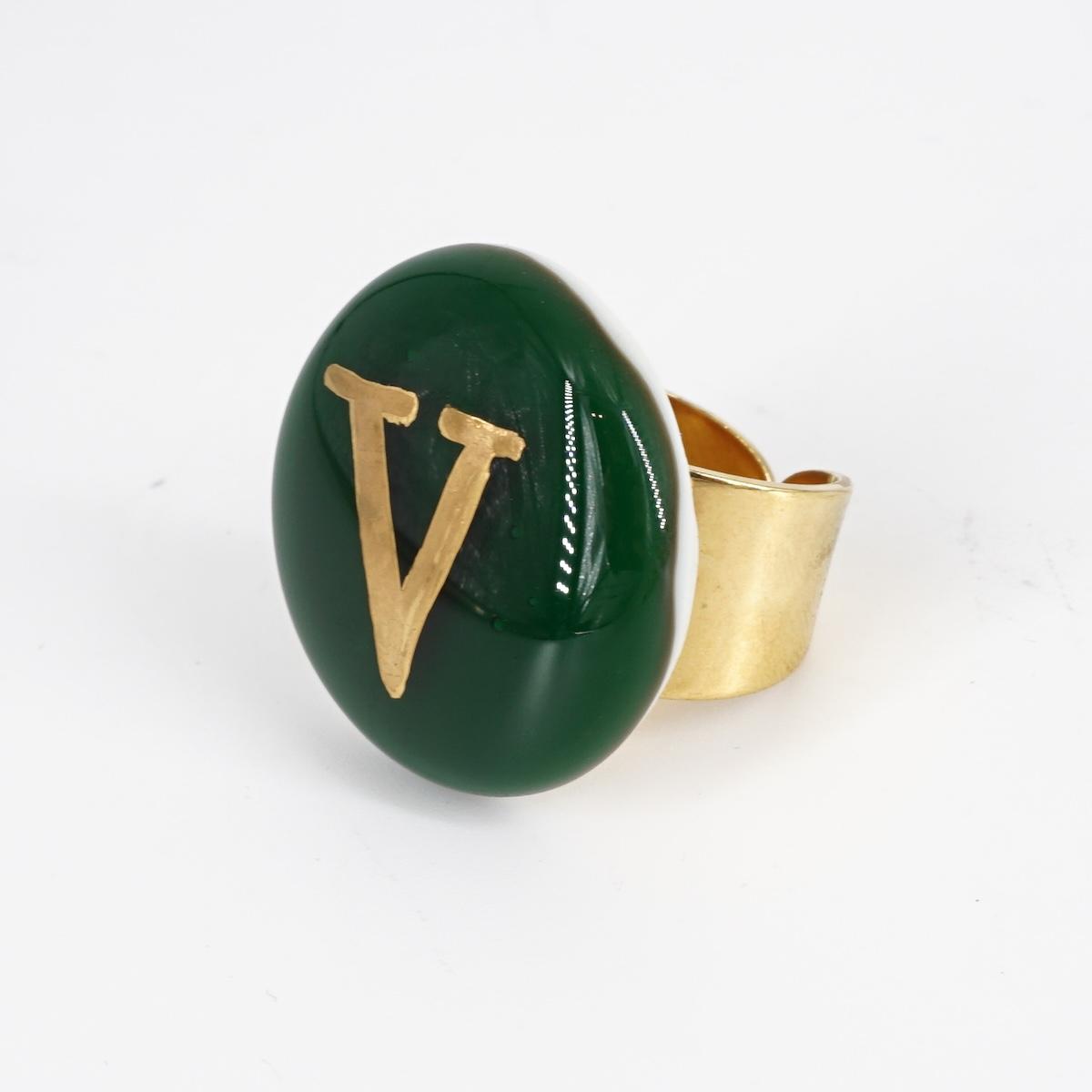 Anello lettera V giada