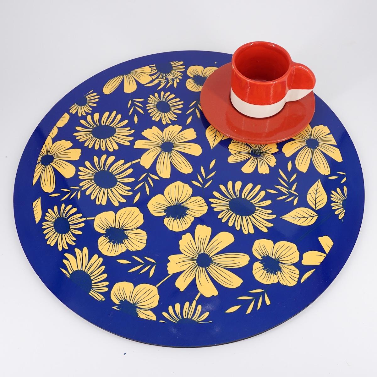 SOTTOPIATTO TONDO FIORI GIALLI FONDO BLU