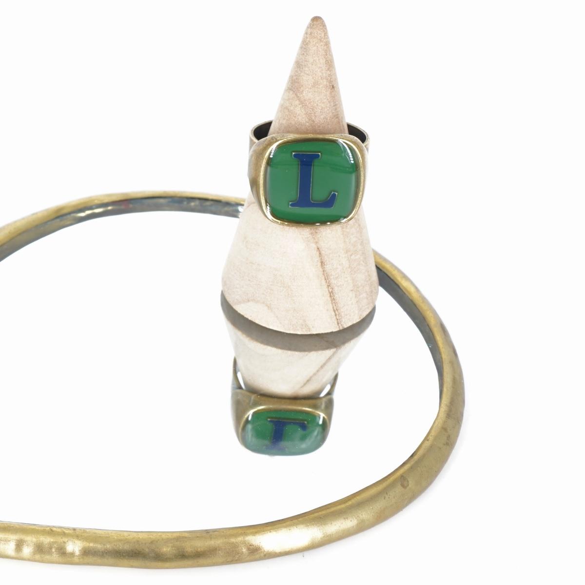 ANELLO LETTERA L VERDE ANELLO LETTERA L VERDE E BLU UNIQUE UNCONVENTIONAL DETAILS