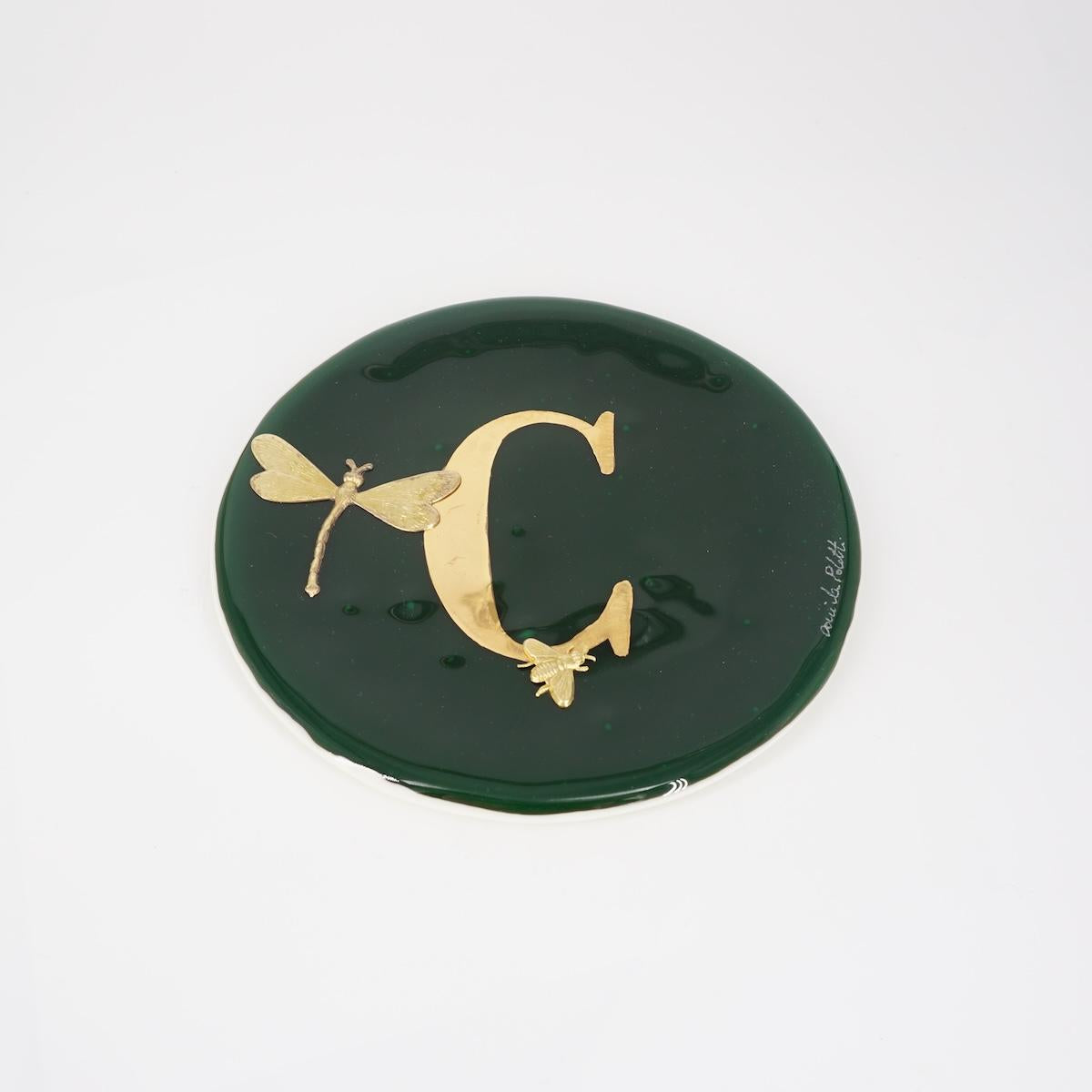 Piatto lettera e charm C GIADA