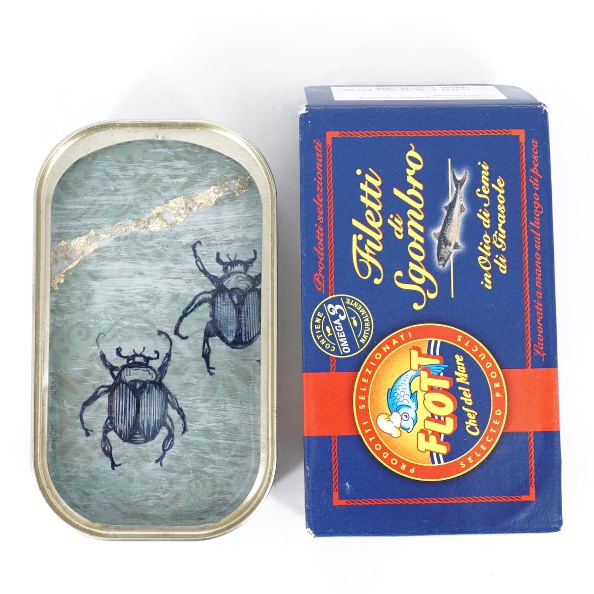 Latta di sgombro SCARABEO LATTA DI SGOMBRO SCARABEO ROSSANA MAGGI