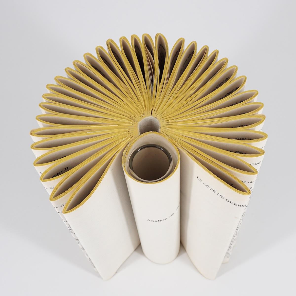 RIGATO small book vase