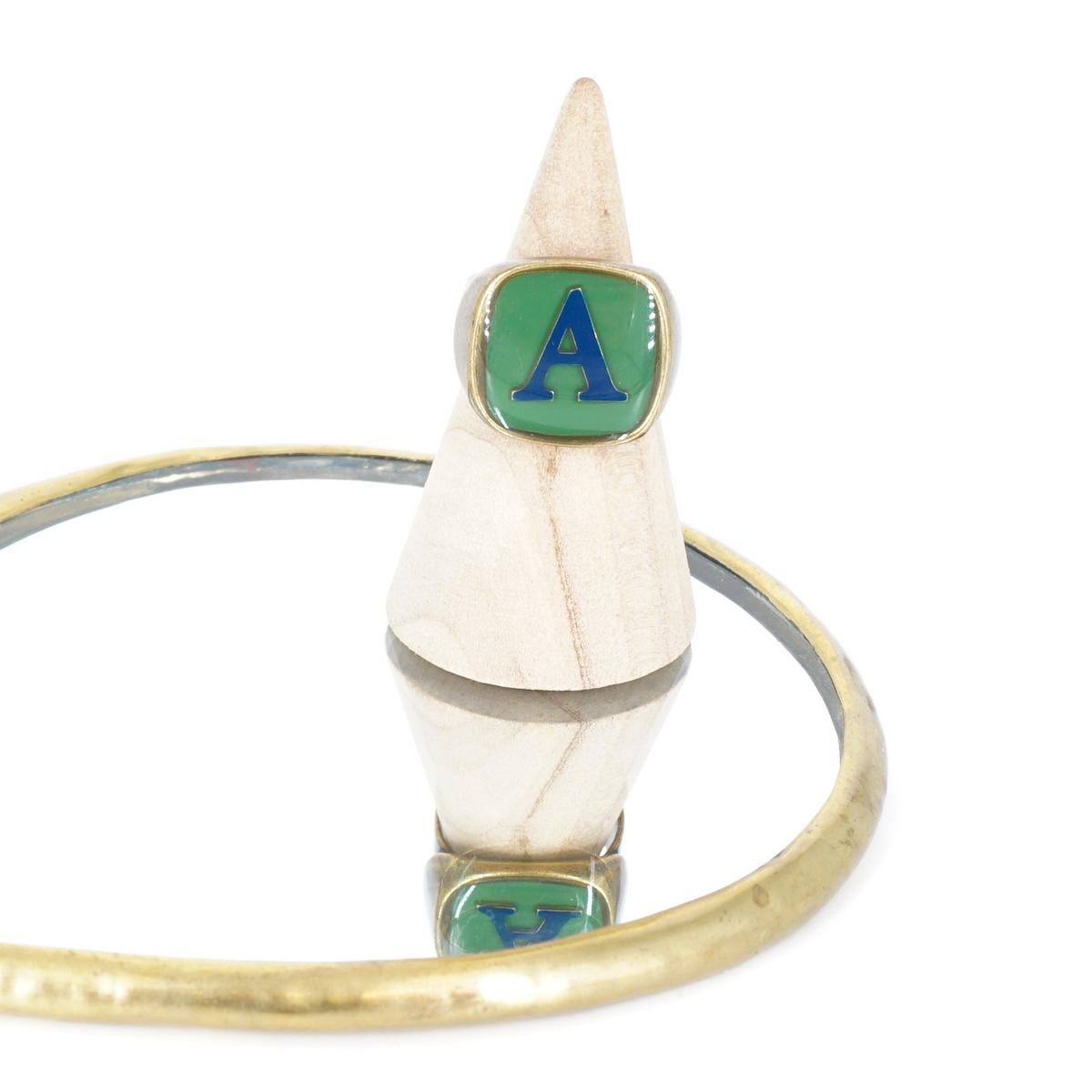 ANELLO LETTERA A VERDE ANELLO LETTERA A VERDE E BLU UNIQUE UNCONVENTIONAL DETAILS