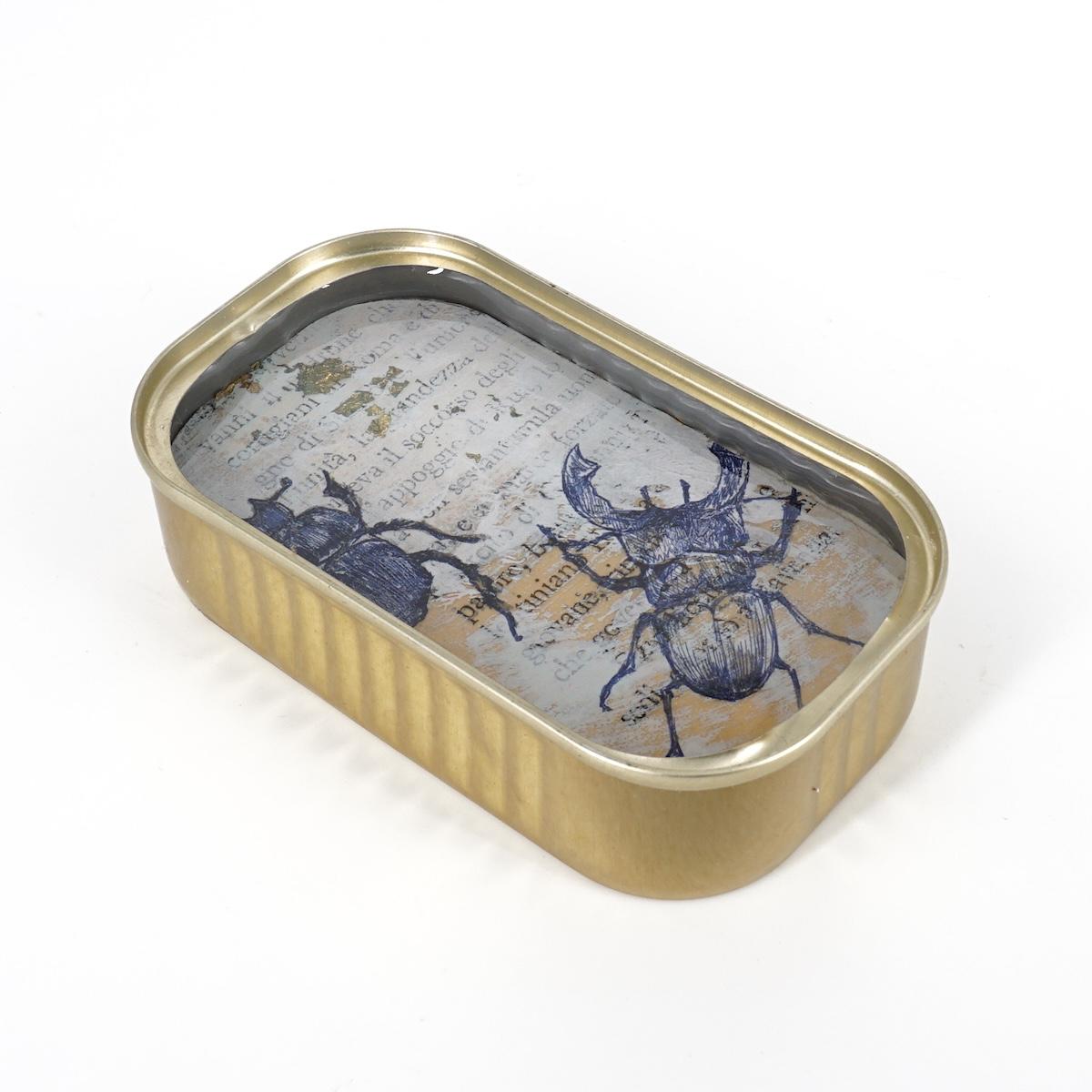 Latta di sgombro SCARABEO LATTA DI SGOMBRO SCARABEO ROSSANA MAGGI