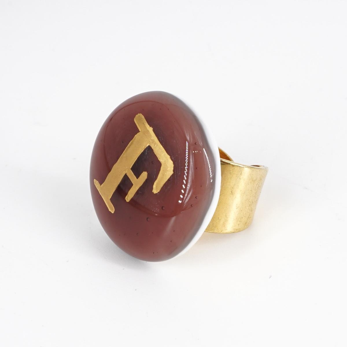 Anello lettera F prugna