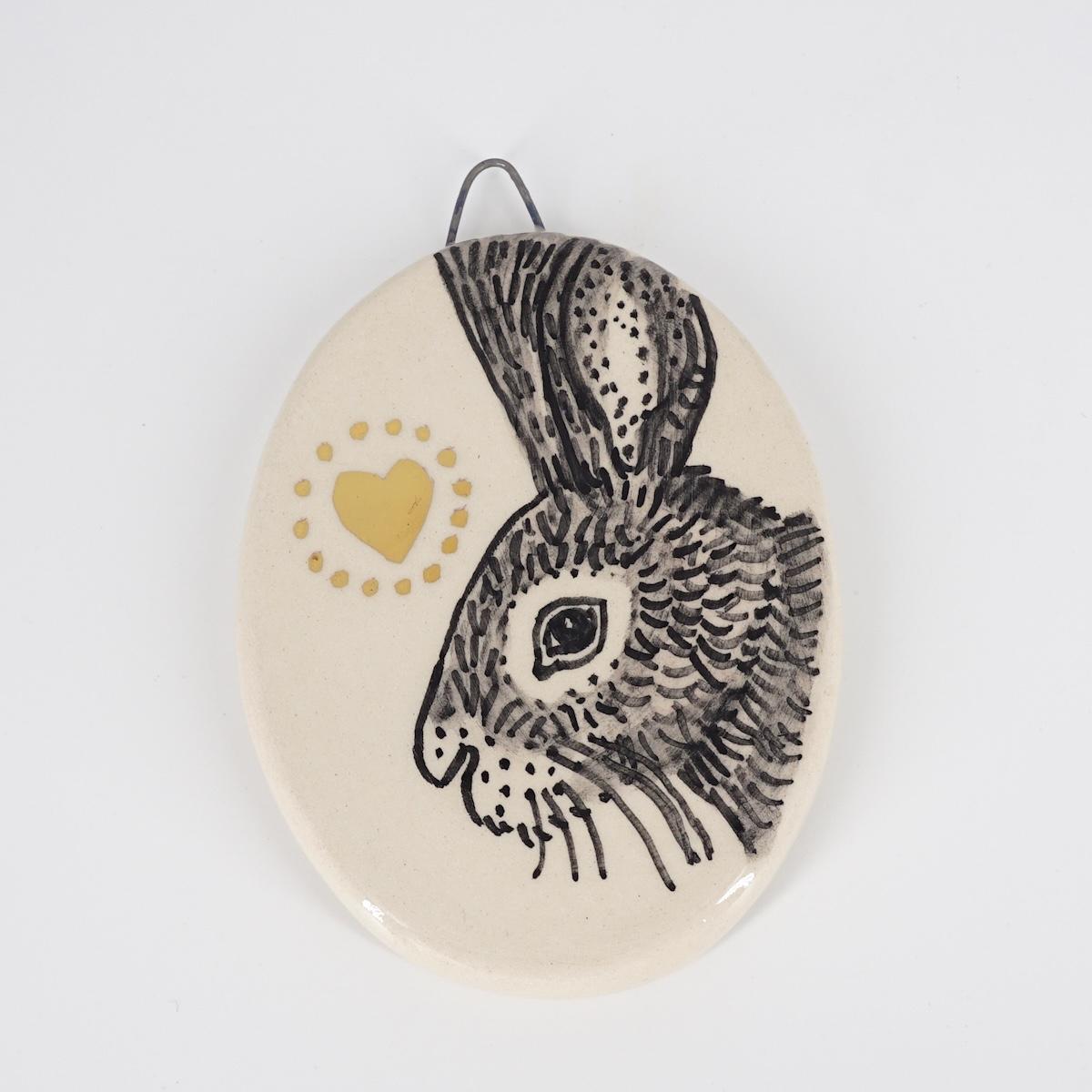 Ovalino LEPRE con cuore fondo bianco con bollicine