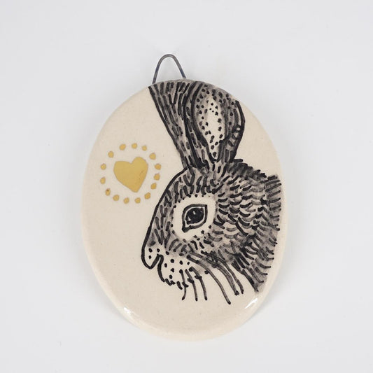 Ovalino LEPRE con cuore fondo bianco con bollicine