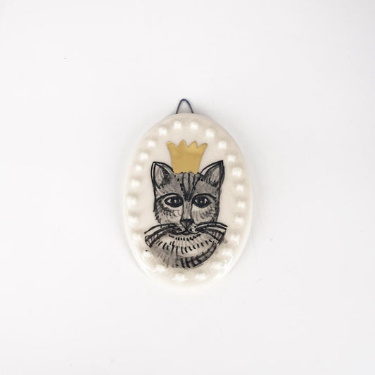 Ovalino GATTO con corona fondo bianco con bollicine