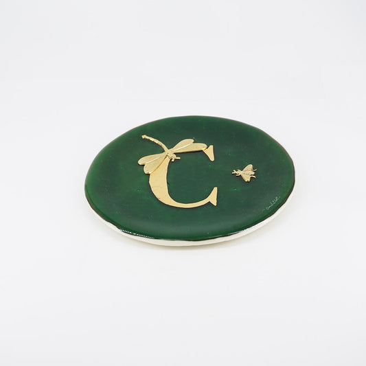 Piatto lettera e charm C GIADA