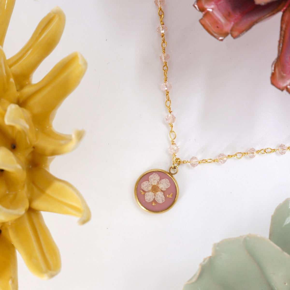 Collana fiori bottone rosario Rosa Antico COLLANA BOTTONE ROSARIO ROSA ANTICO ANNA FADDA 