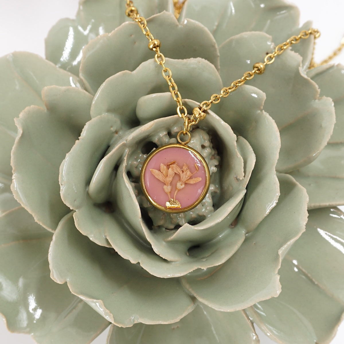 Collana fiori bottone rosario Rosa Antico COLLANA BOTTONE ROSARIO ROSA ANTICO ANNA FADDA 