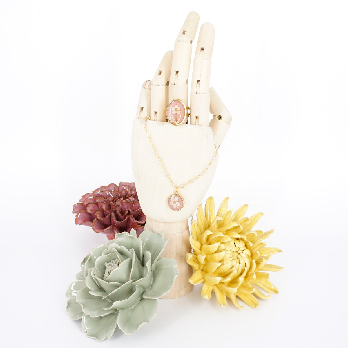 Collana fiori bottone rosario Rosa Antico COLLANA BOTTONE ROSARIO ROSA ANTICO ANNA FADDA 