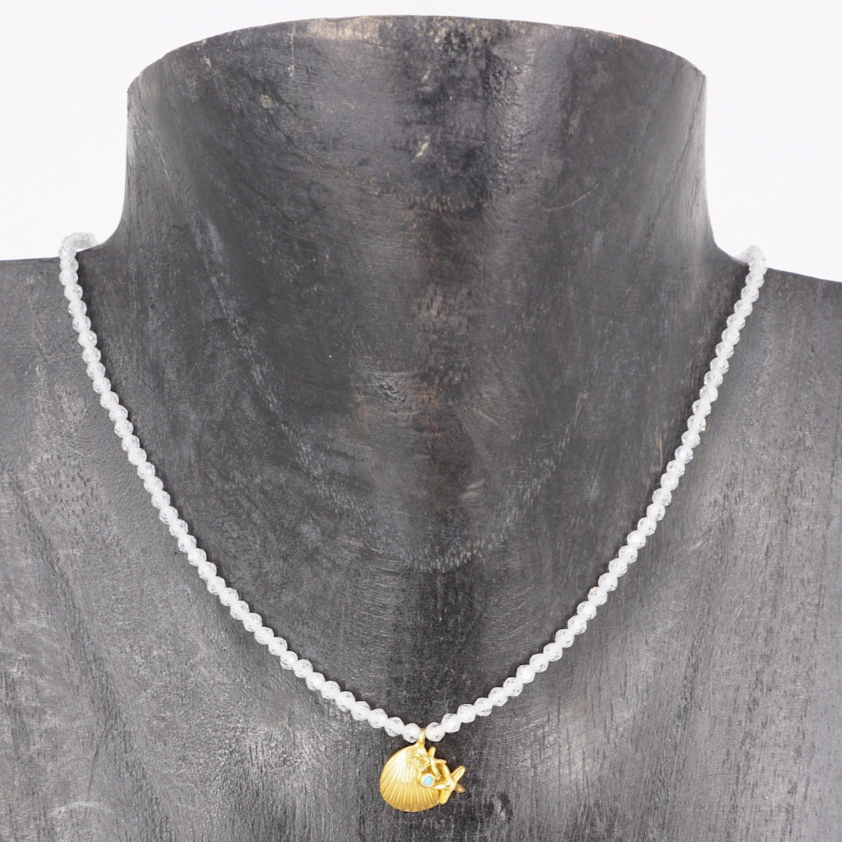 COLLANA PERLINE BIANCHE CON CONCHIGLIA COLLANA PERLINE BIANCA CONCHIGLIA STELLA ARTEON 