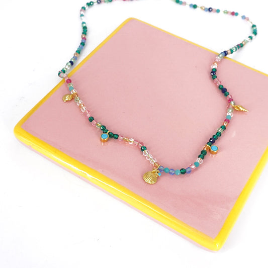 COLLANA PERLINE MULTICOLOR CON CONCHIGLIE COLLANA PERLINE MULTICOLOR CONCHIGLIE E PIETRE ARTEON 
