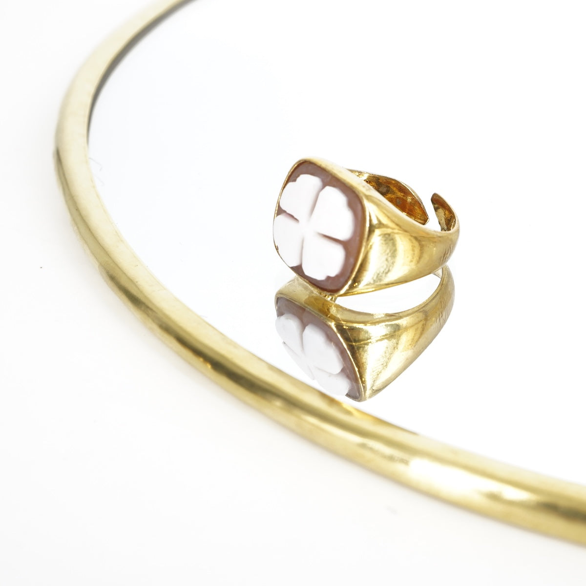 ANELLO CAMMEO CHEVALIER QUADRIFOGLIO ANELLO CHEVALIER QUADRIFOGLIO ELUA 