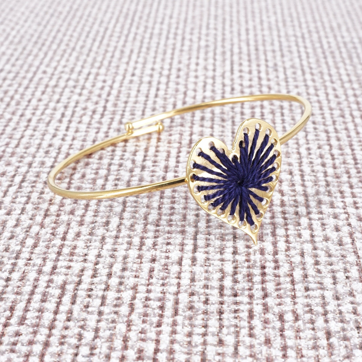 BRACCIALE FILO CUORE BLU BRACCIALE CUORE BLU KEDIMA 