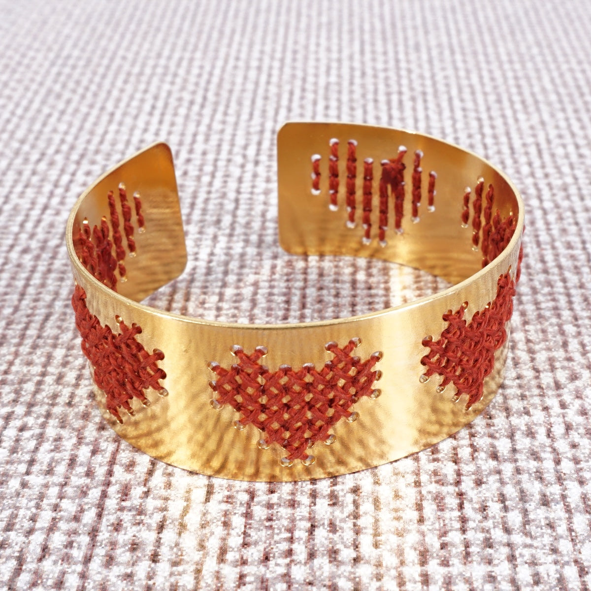 BRACCIALE FILO FASCIA CUORI RUGGINE BRACCIALE FASCIA CUORI RUGGINE KEDIMA 