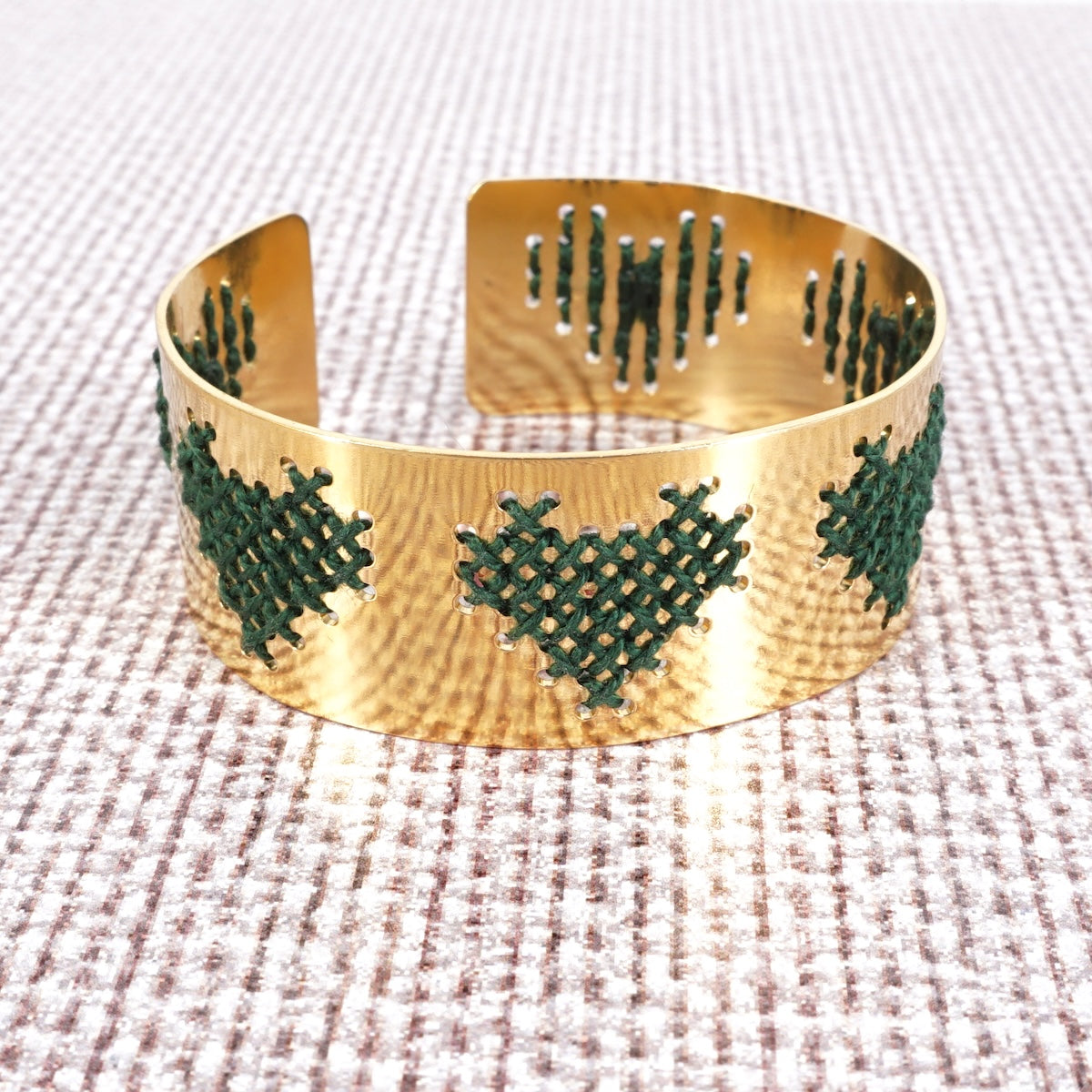 BRACCIALE FILO FASCIA CUORI VERDE BRACCIALE FASCIA CUORI VERDE KEDIMA 