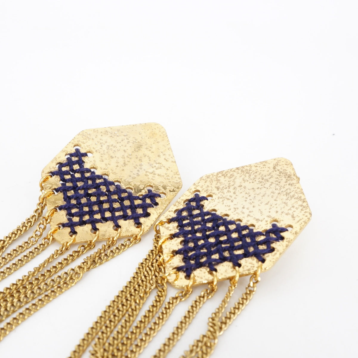 ORECCHINI RICAMATI CATENINE BLU ORECCHINI CATENINE BLU KEDIMA 