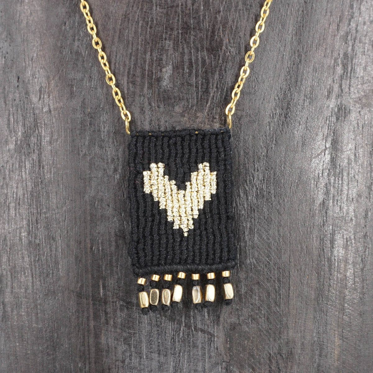 COLLANA TALISMANO CUORE NERO COLLANA TALISMANO COTONE CUORE NERO NOMADEA 