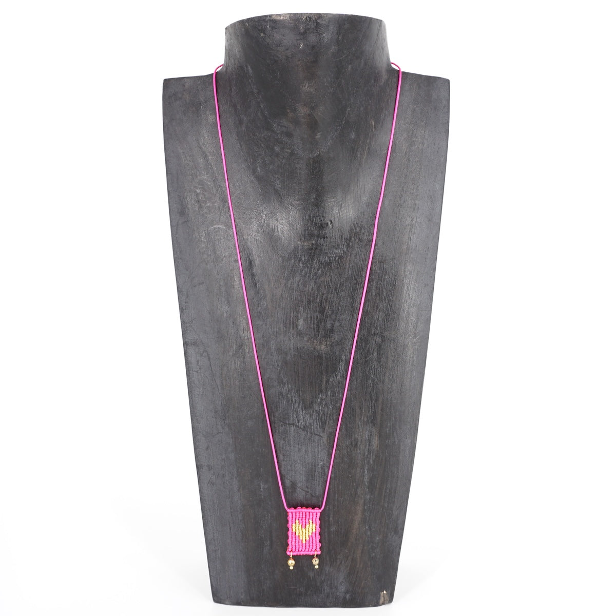 COLLANA TALISMANO CORDINO CUORE FUCSIA COLLANA TALISMANO TESSUTO CUORE FUCSIA NOMADEA 