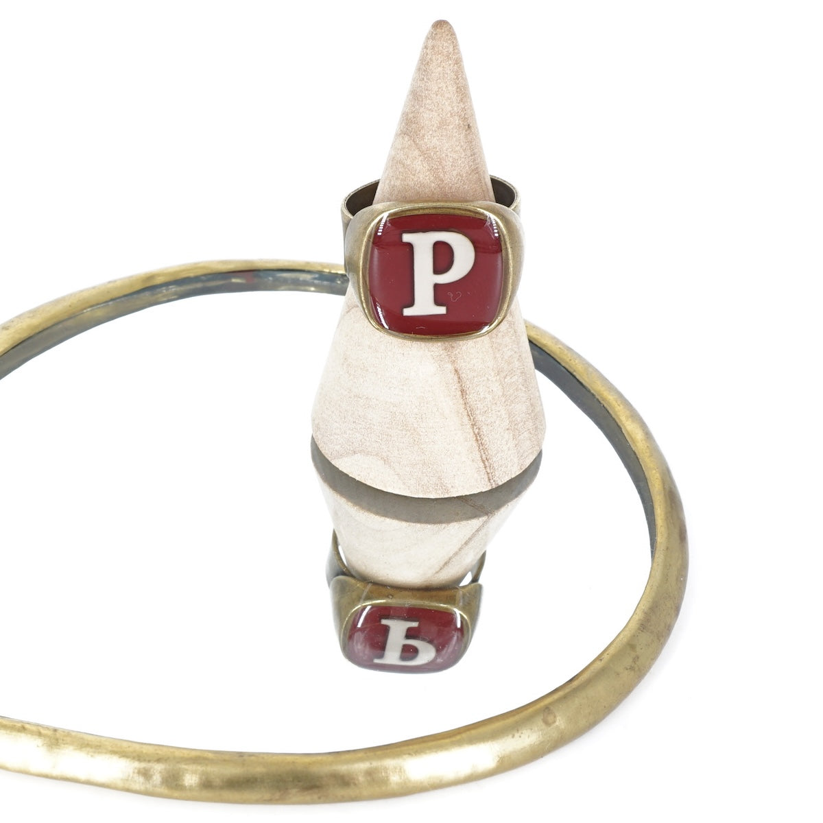 ANELLO LETTERA P BORDEAUX ANELLO LETTERA P BORDEAUX E AVORIO UNIQUE UNCONVENTIONAL DETAILS 
