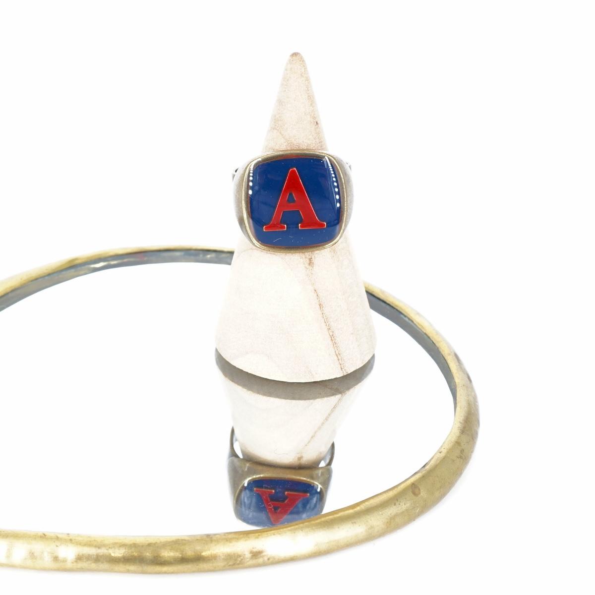 ANELLO LETTERA A BLU ANELLO LETTERA A BLU E BORDEAUX UNIQUE UNCONVENTIONAL DETAILS 