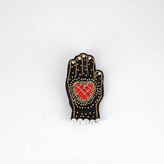 HAND PEARL Brooch