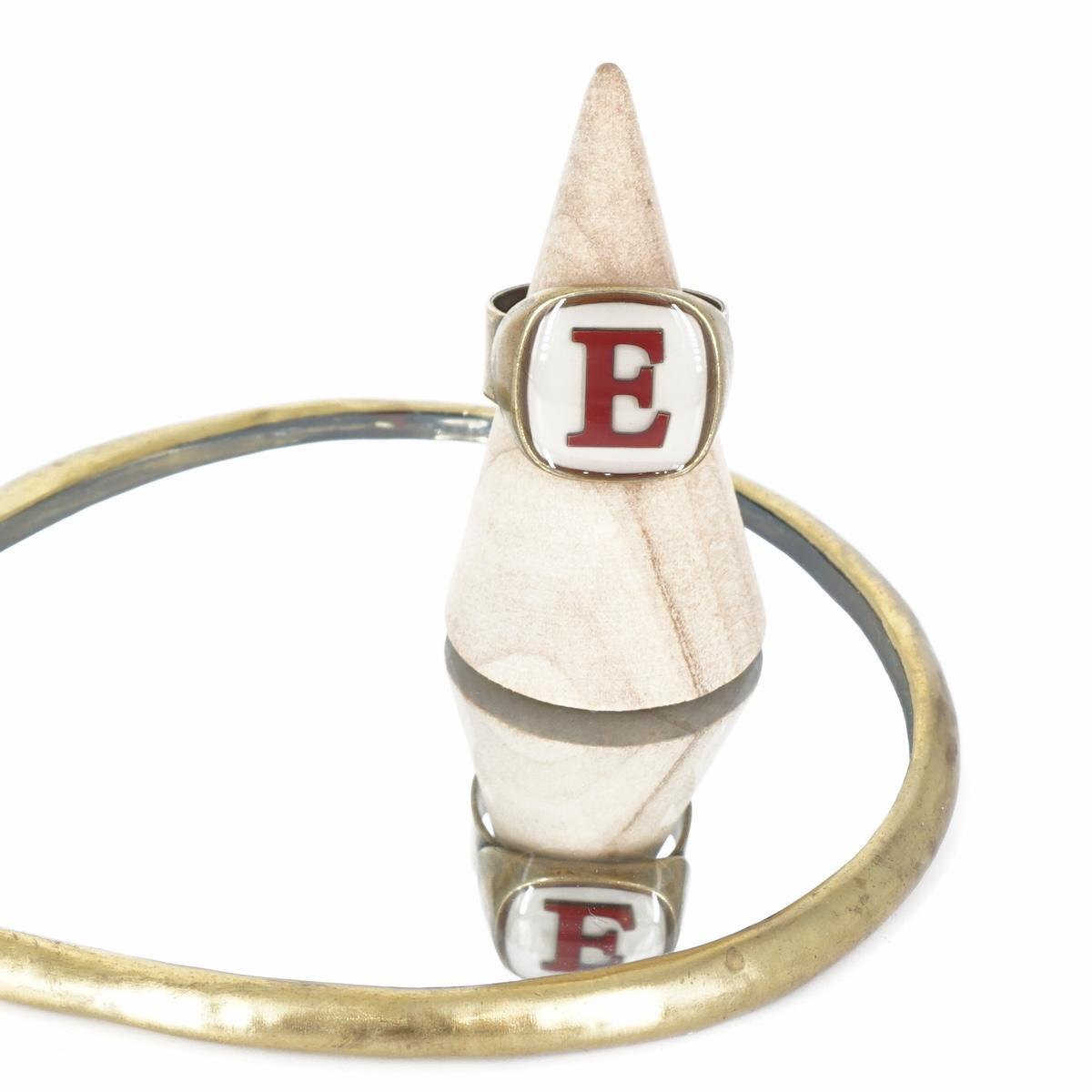 ANELLO LETTERA E AVORIO ANELLO LETTERA E AVORIO E BORDEAUX UNIQUE UNCONVENTIONAL DETAILS 