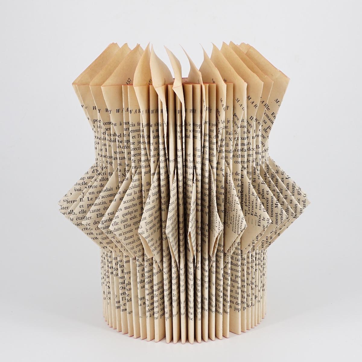 NARKISSO VASO LIBRO SMALLORECCHIE E TRIANGOLINI