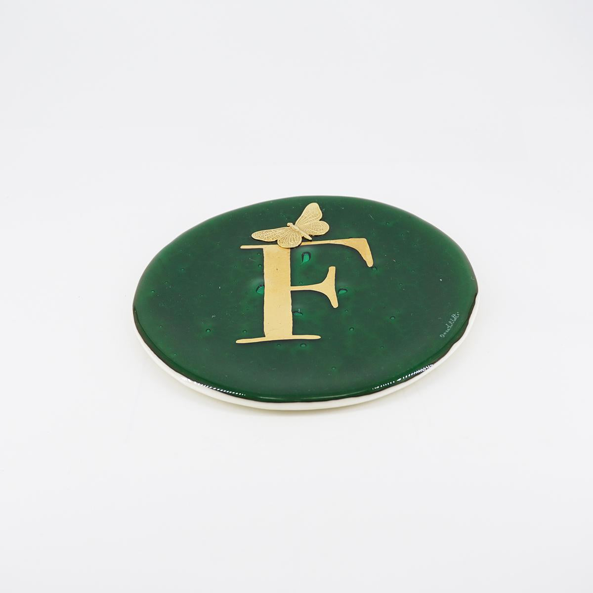 Piatto lettera e charm F GIADA