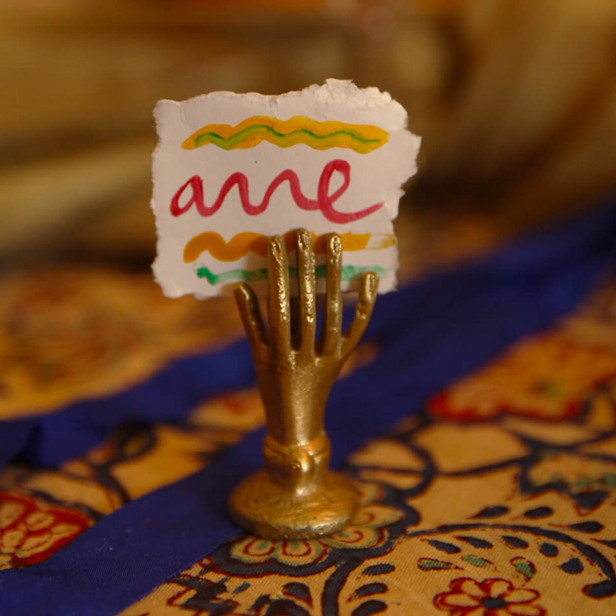 Manina segnaposto dorata MANO SEGNAPOSTO ORO DOING GOODS 