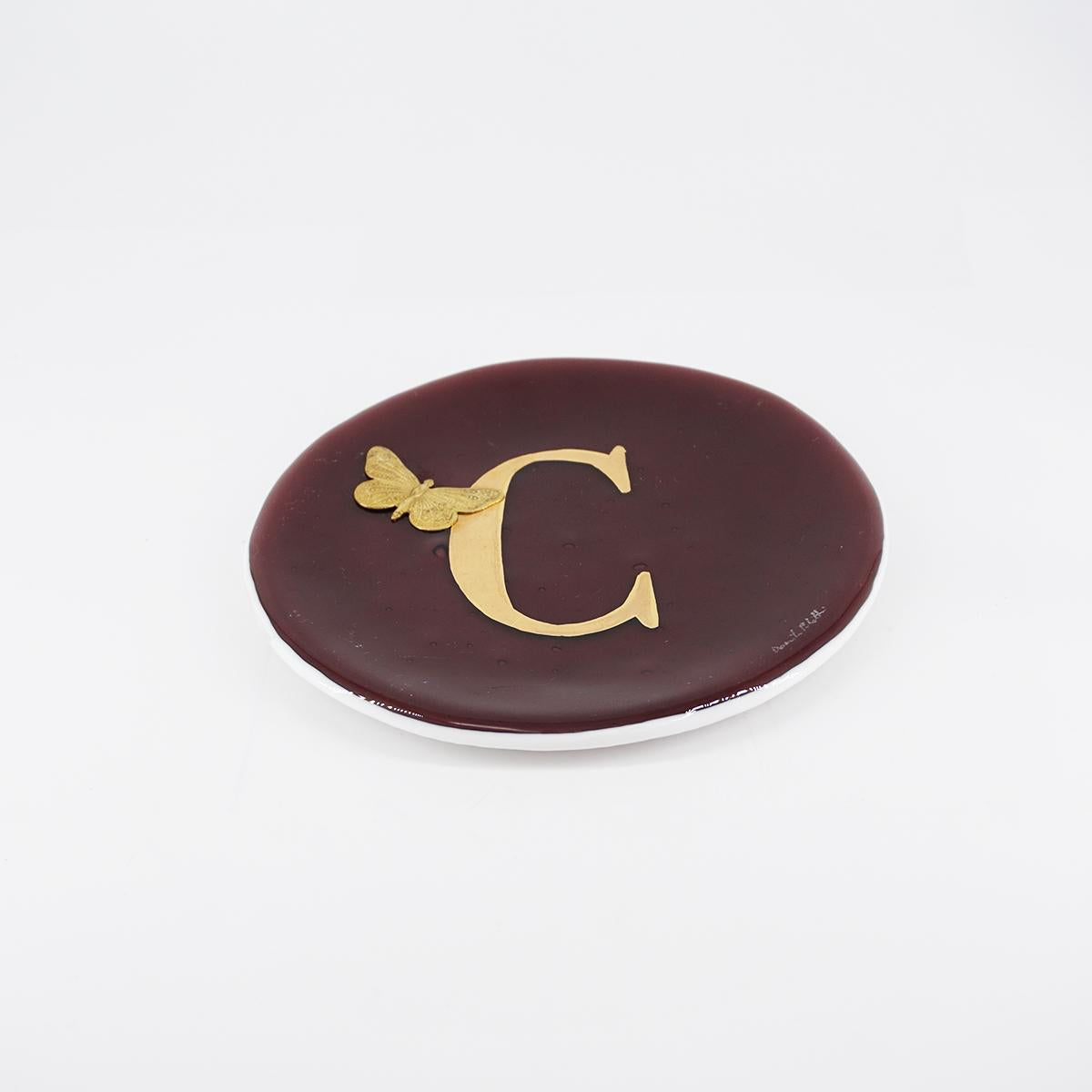 Piatto lettera e charm C PRUGNA