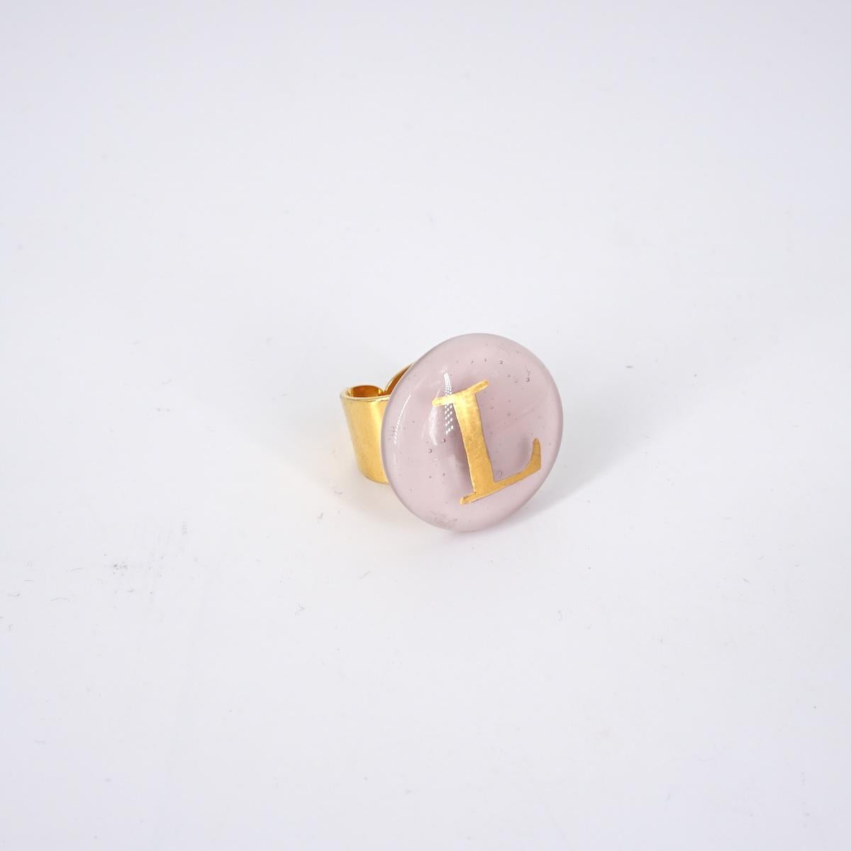 VETRO FUSO ANELLO LETTERAL ROSA