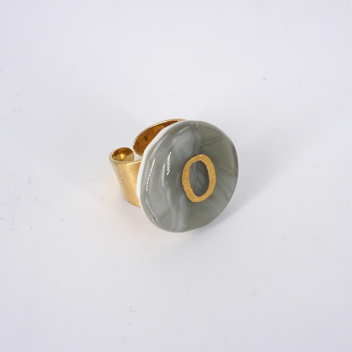 VETRO FUSO ANELLO LETTERAO GRIGIO MARMO