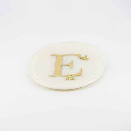 Piatto lettera e charm E AVORIO