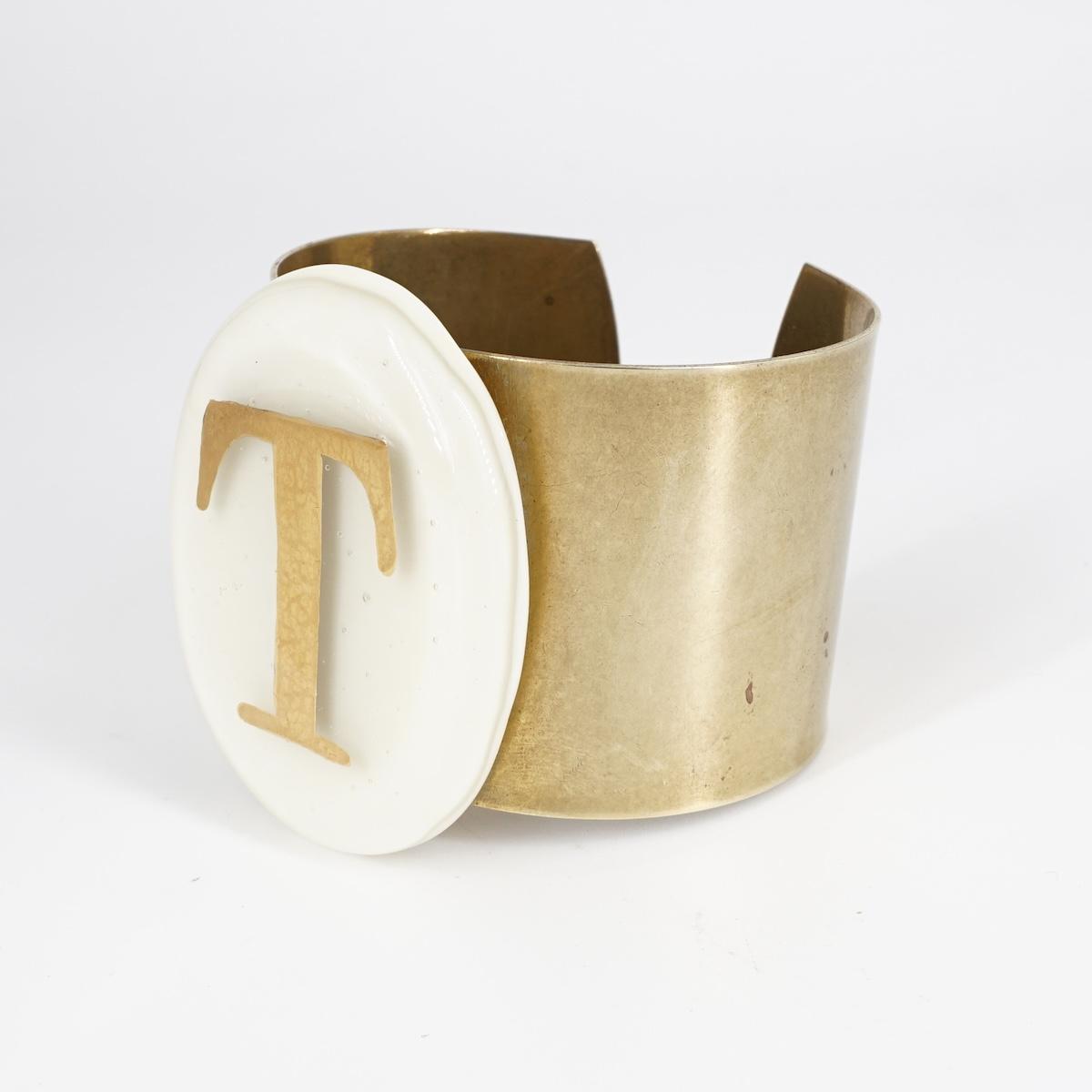 Bracciale fascia lettera T BRACCIALE FASCIA LETTERA T VETRO FUSO 