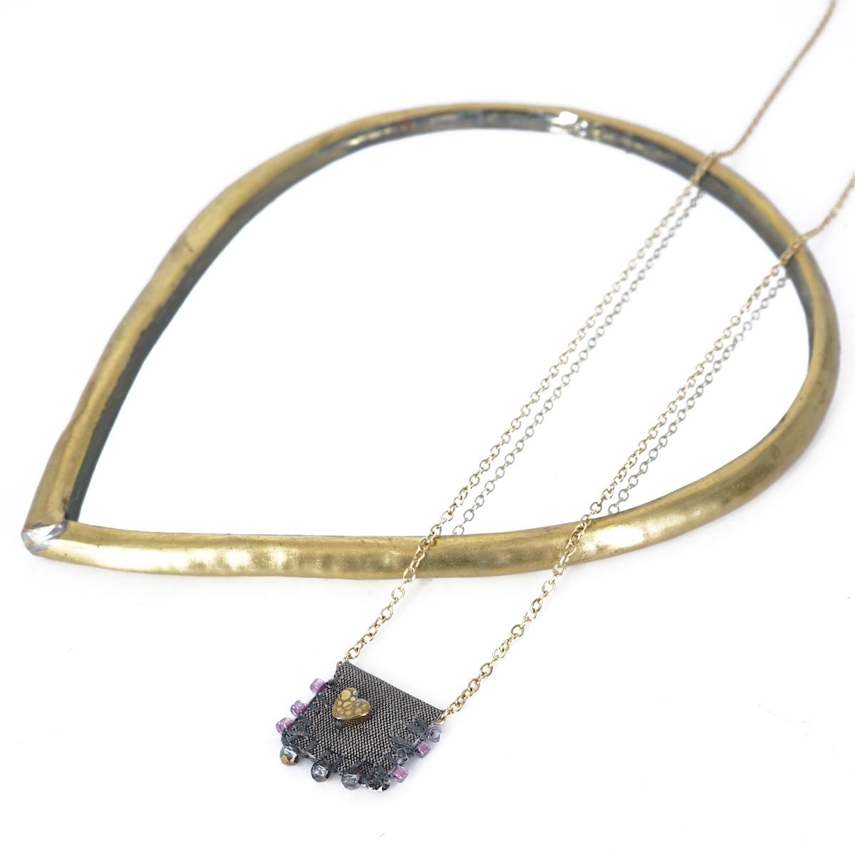 Collana seta con CUORICINO GRIGIO COLLANA SETA CUORICINO GRIGIO EIKOSITRIA 